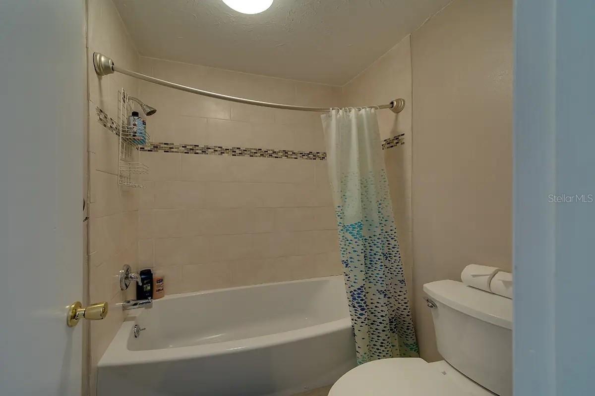 BAY OAKS - Residential Lease