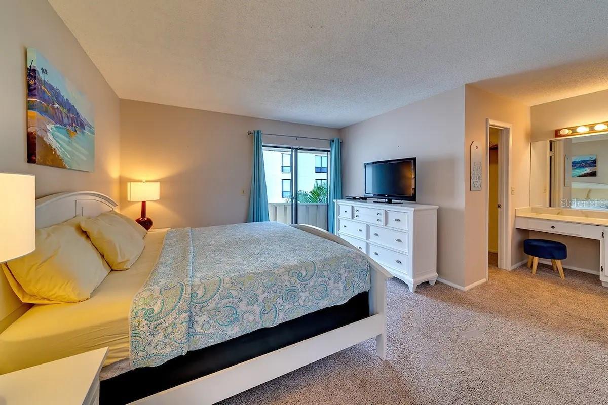 6157 MIDNIGHT PASS ROAD D32