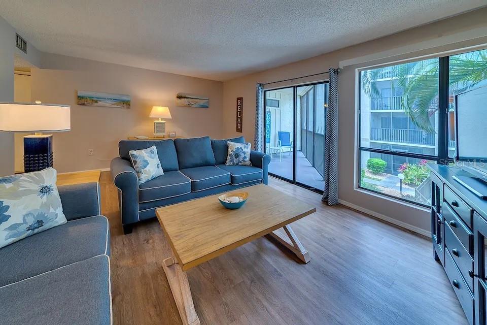 BAY OAKS - Residential Lease