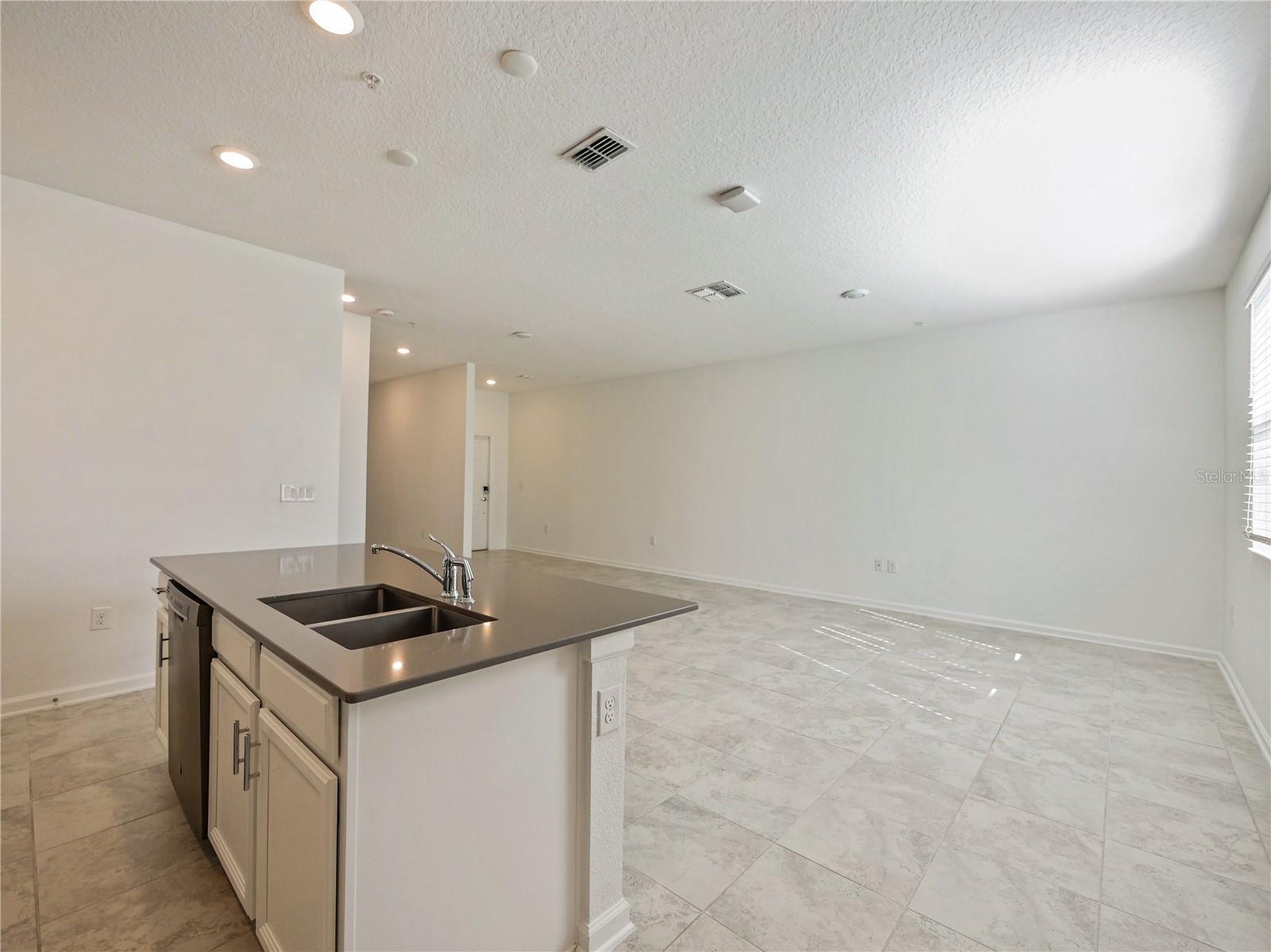 CRYSTAL CRK/ORLANDO PH 8 - Residential Lease
