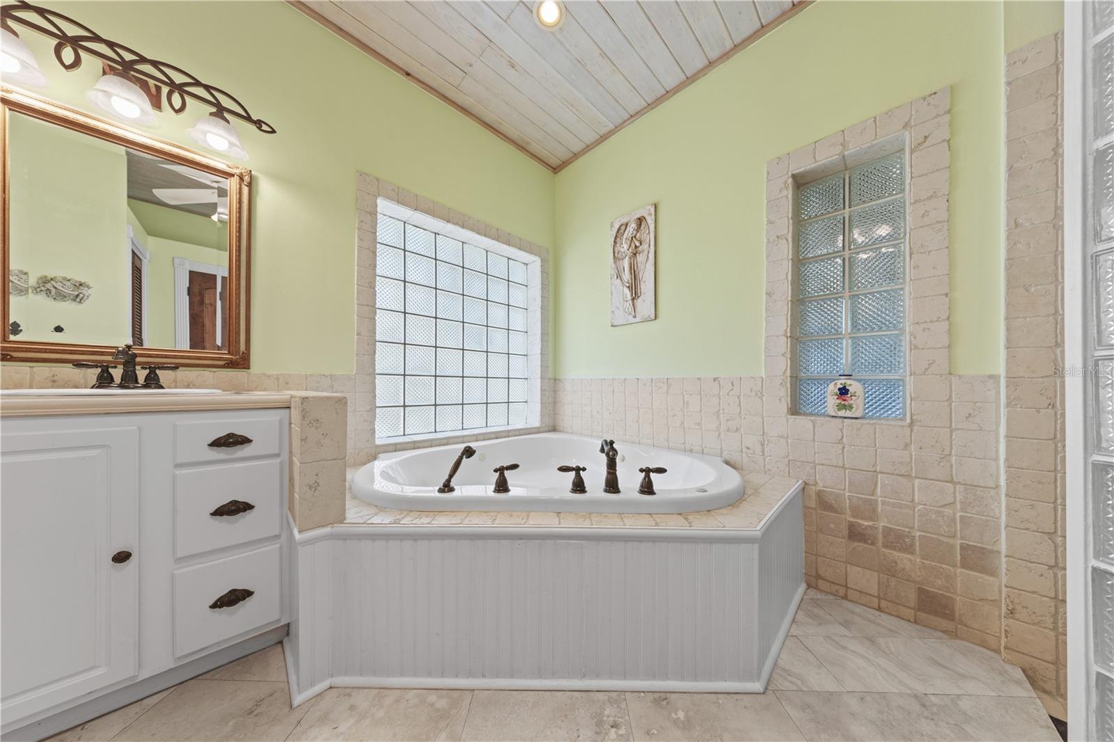 FLORIDA GROVES COMPANYS FIRST ADD TO BLACK HAMMOCK - Residential