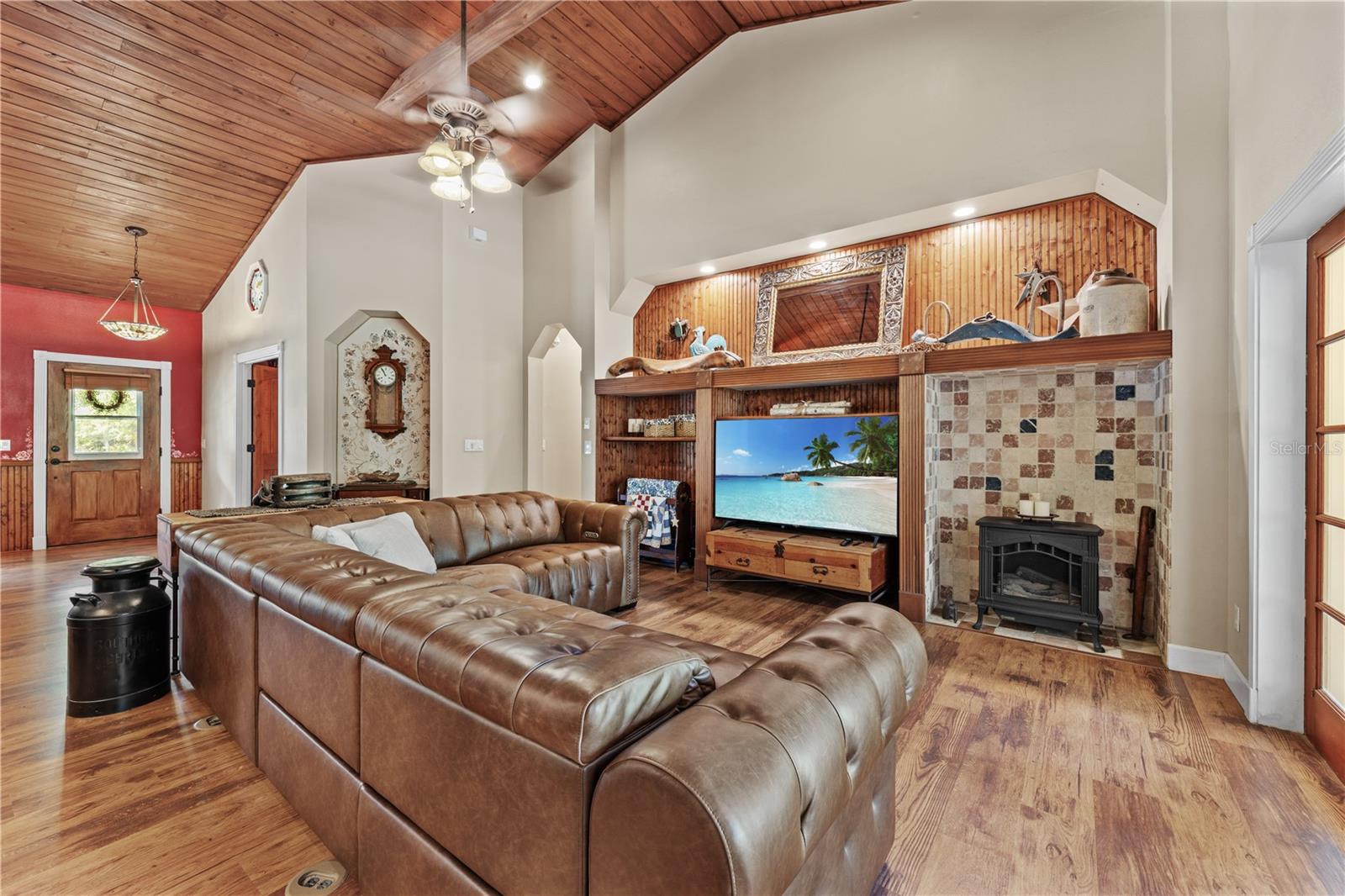 FLORIDA GROVES COMPANYS FIRST ADD TO BLACK HAMMOCK - Residential