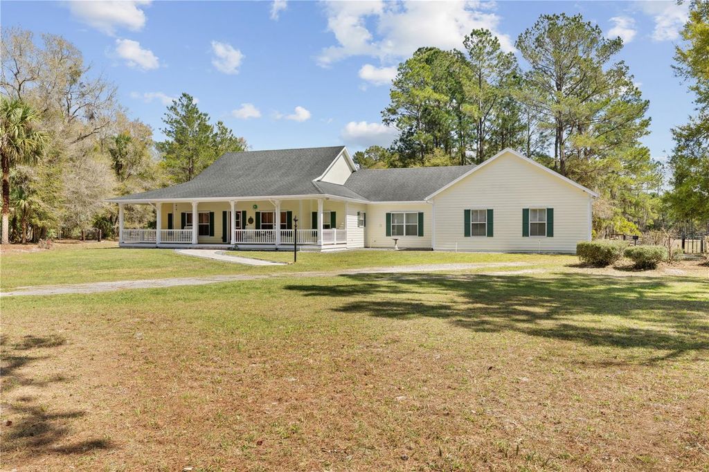 Photo of 1621 Barr St, Oviedo, FL 32765 (MLS # O6392815)