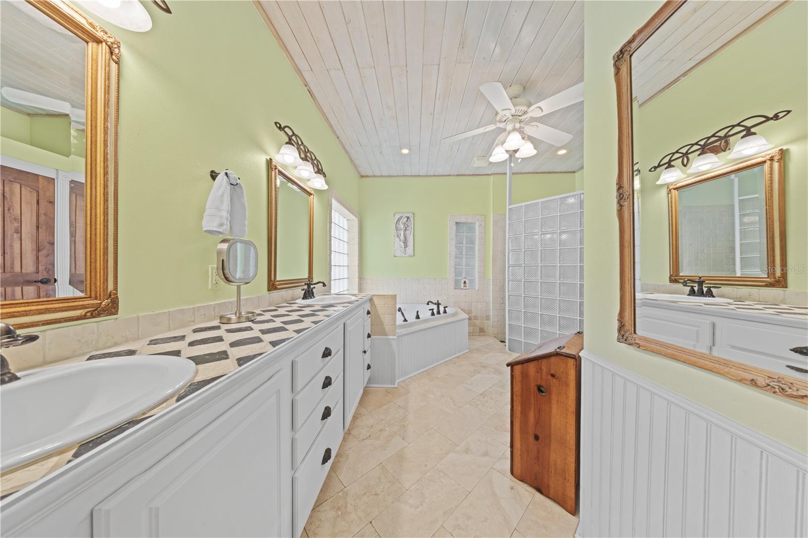 FLORIDA GROVES COMPANYS FIRST ADD TO BLACK HAMMOCK - Residential