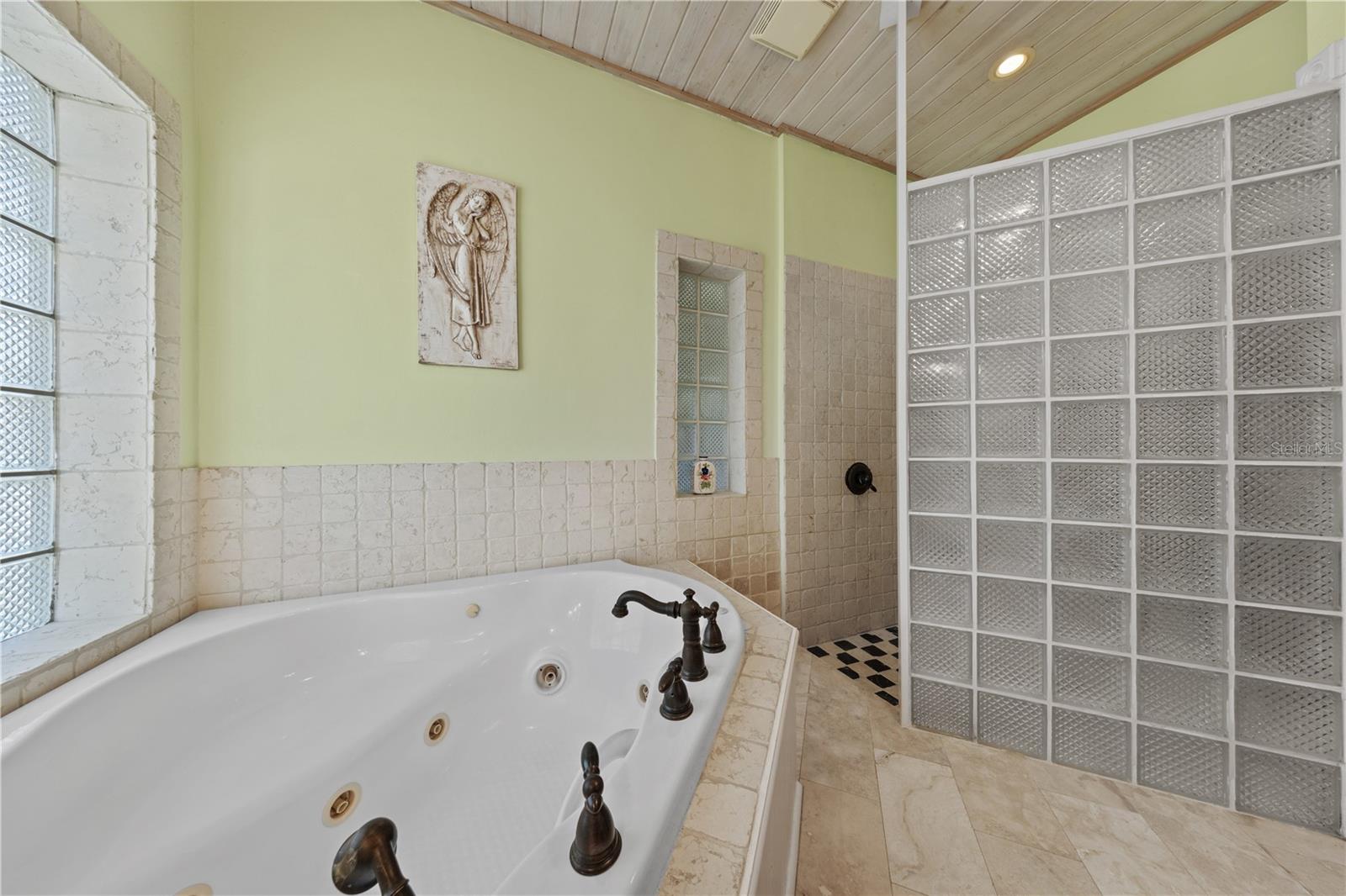 FLORIDA GROVES COMPANYS FIRST ADD TO BLACK HAMMOCK - Residential