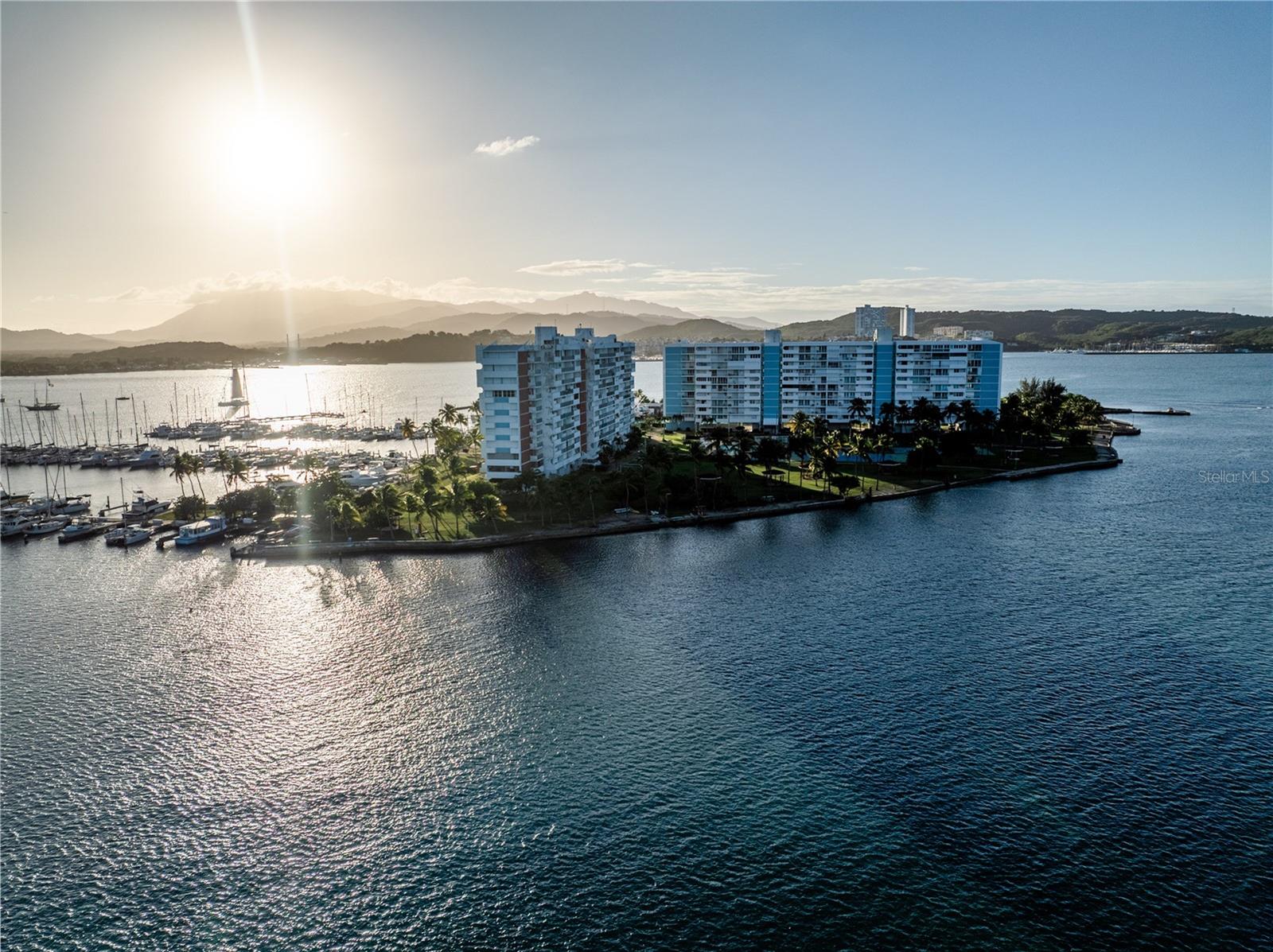 COND ISLETA MARINA - Residential