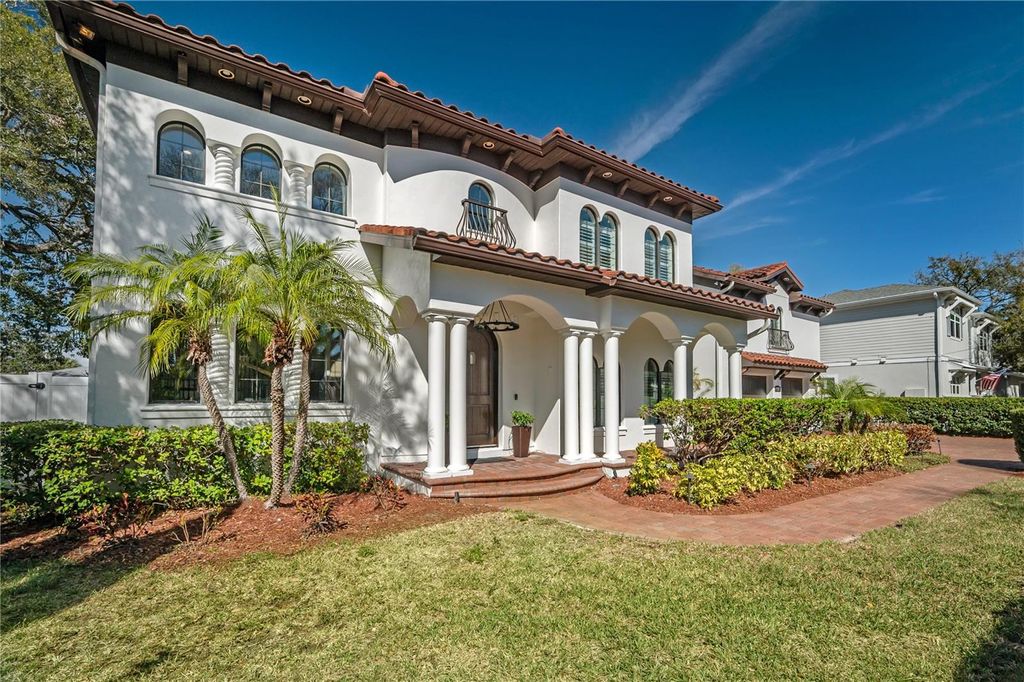 Photo of 4311 W Barcelona Street, Tampa, FL 33629 (MLS # TB8448096)