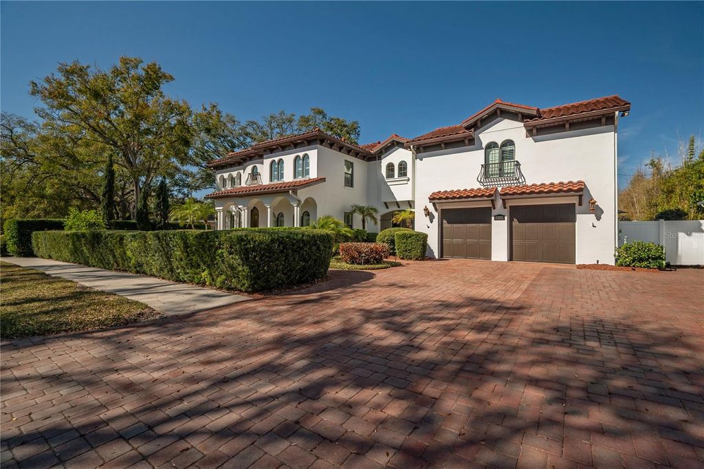 Photo of 4311 W Barcelona Street, Tampa, FL 33629 (MLS # TB8448096)