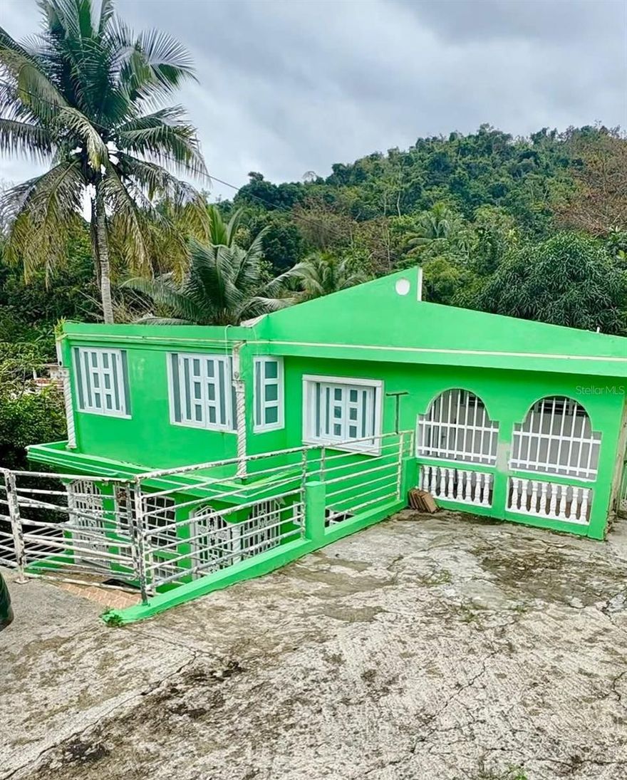 Bo. La Barra, Caguas 
Multi-Family Property for Sale 
Enjoy the tranquility of the countryside just 5 minutes from Highway #1, with quick access to shops, schools, and major roads.
This multi-family property currently features two units with the potential to be converted into three, making it ideal for investment or for living in one unit while generating rental income from the others.
? Main Features: • Two independent water and electricity meters
• Spacious lot with fruit trees: mango, acerola, quenepa, and papaya
• Backyard gazebo-style area with bathroom and storage room, perfect for family activities or entertaining
?? Lower Unit: • 2 bedrooms
• 1 bathroom
• Living room, dining room, and kitchen
• Balcony
• Large front terrace-style space
?? Main Unit: • 3 bedrooms
• 2 bathrooms
• 2 living rooms
• Family room
• Remodeled kitchen
• Balcony
• Parking
• 18,000 BTU mini-split air conditioner, installed and practically new
  A great opportunity for those looking for space, privacy, and income potential in a quiet area of Caguas.
  Sale Price: $245,000
?? For more information or to schedule a showing, contact us via private message.