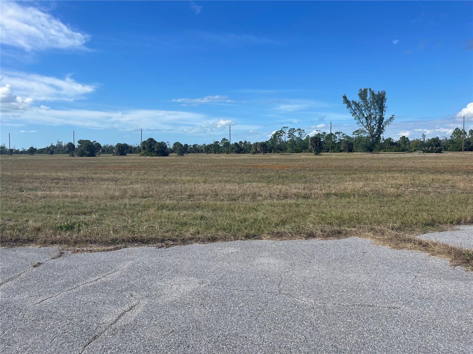 Calling all dream home builders and investors! This cleared lot on a cul-de-sac in Rotonda Villas is a hidden gem with public water and sewer available. Set in a deed-restricted community with a low $145 annual fee, it's the perfect canvas for your vision. Explore the nearby barrier islands, indulge in Gulf Coast boating and fishing, and relax on the stunning beaches of Manasota Key and Boca Grande. Multiple golf courses, marina, boat storage facilities and shopping near by.