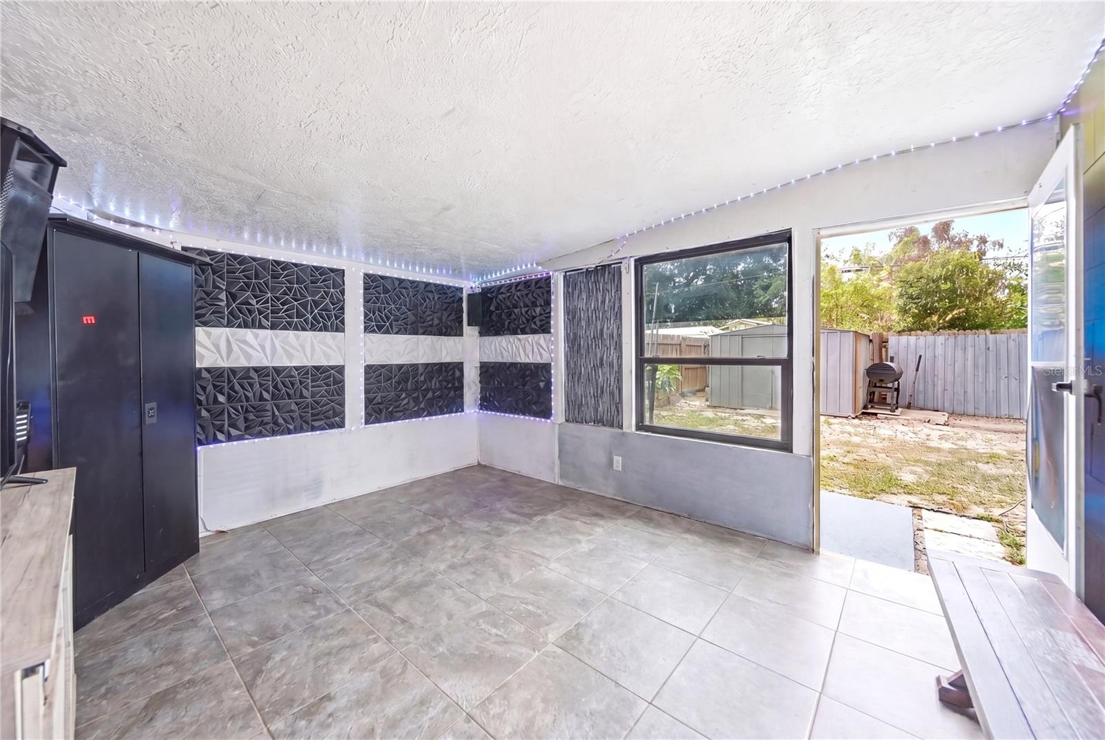 LAKE LAWNE SHORES ADD 03 - Residential