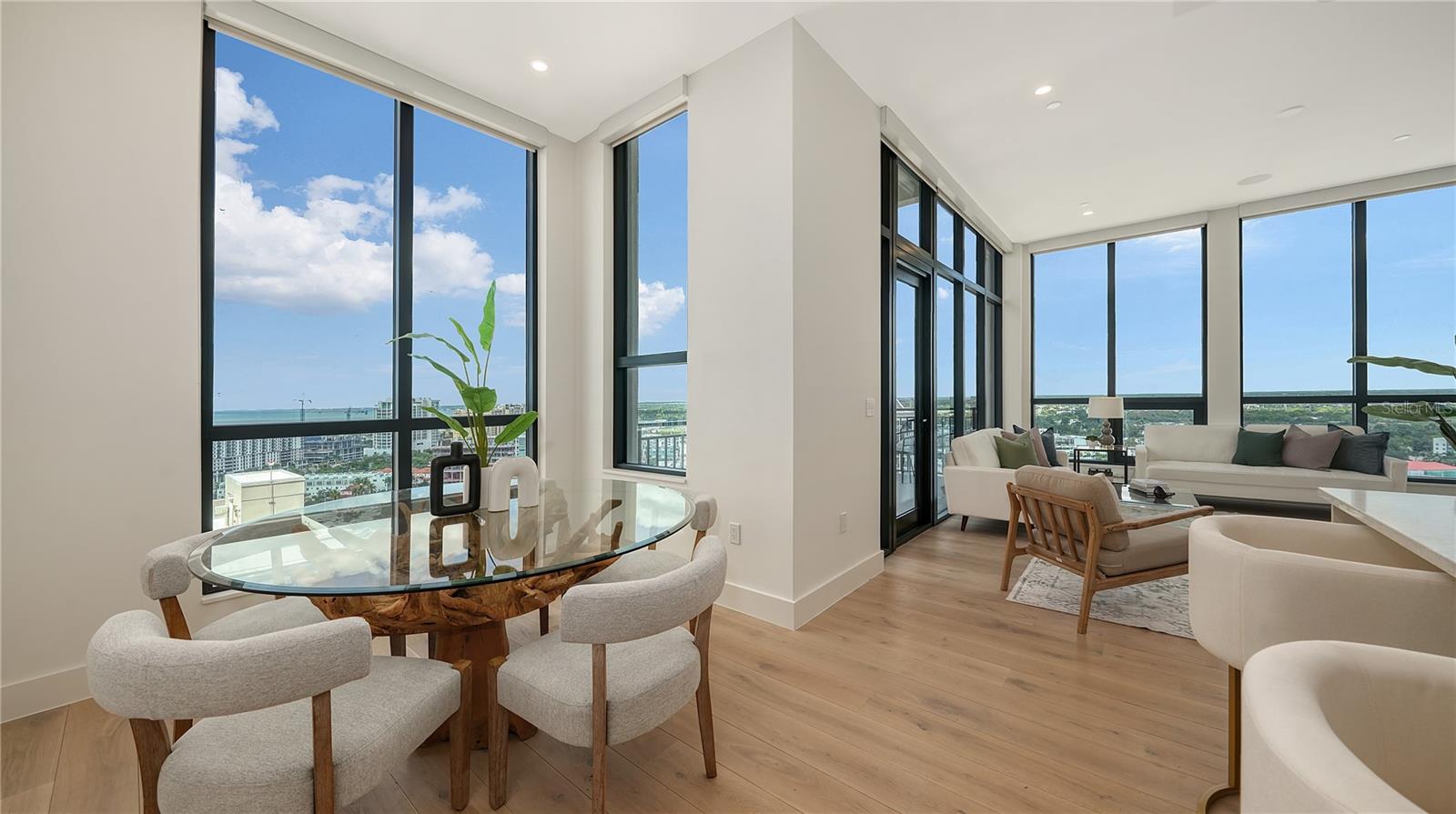 THE DEMARCAY - Residential