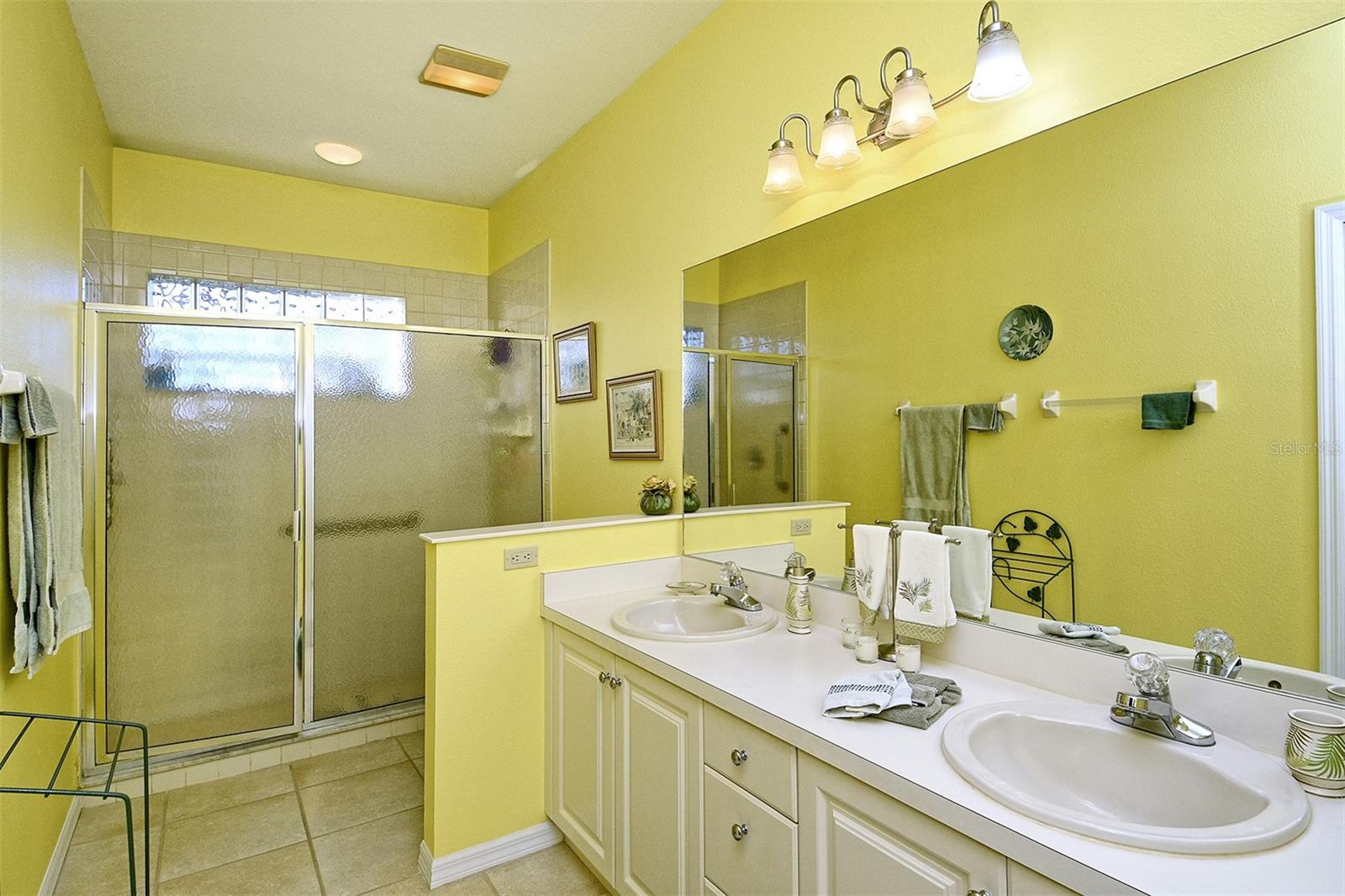 HERITAGE OAKS GOLF & COUNTRY CLUB - Residential