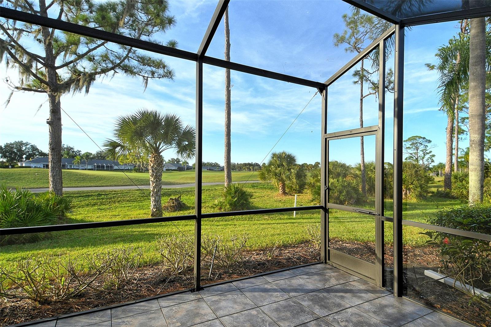 HERITAGE OAKS GOLF & COUNTRY CLUB - Residential