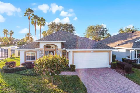 A home in WINTER HAVEN