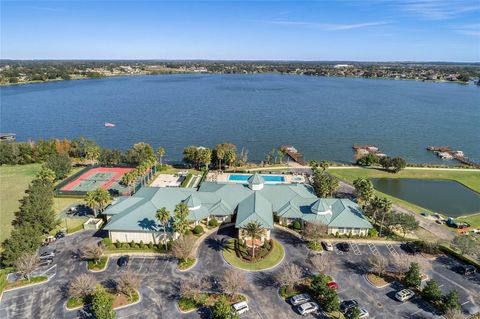 A home in WINTER HAVEN