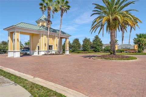 A home in WINTER HAVEN