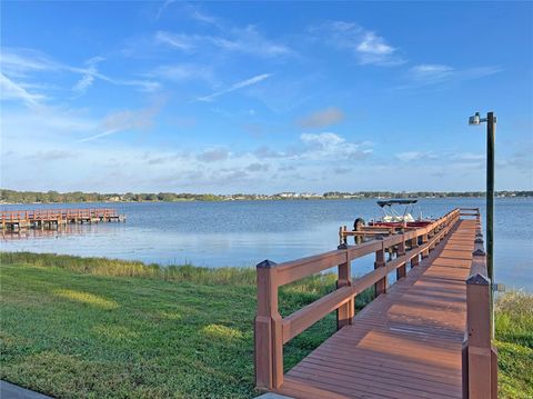 A home in WINTER HAVEN