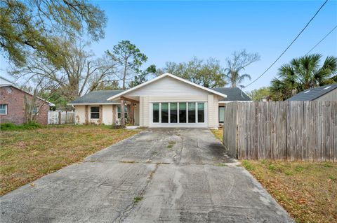 Photo of 132 Alachua Drive, Winter Haven, FL 33884 (MLS # P4937917)
