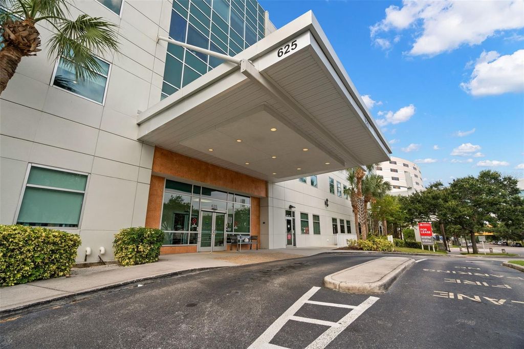 Photo of 625 6th Avenue S #405, St Petersburg, FL 33701 (MLS # U8255524)