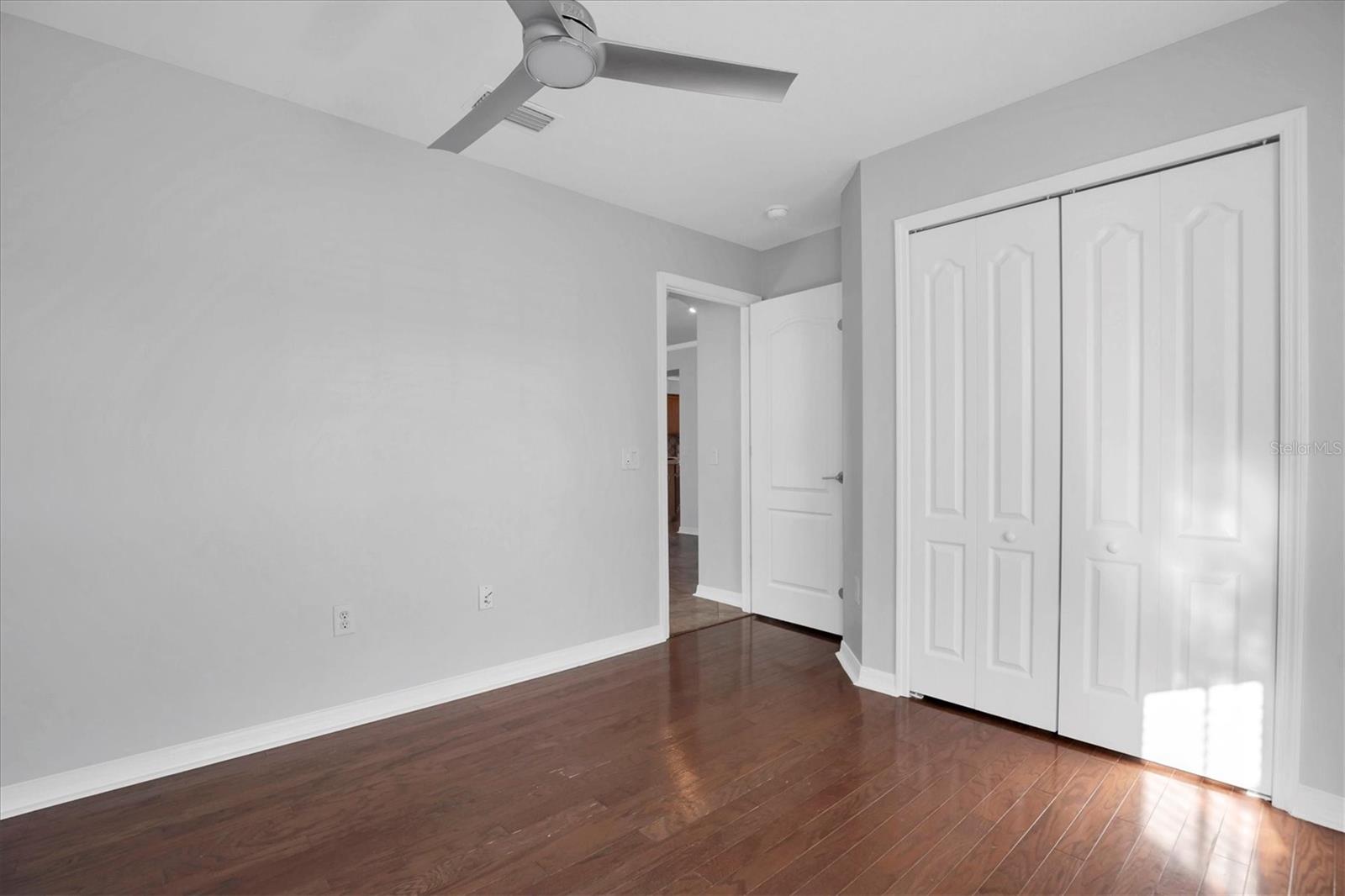 LAKESIDE TR B - Residential Lease