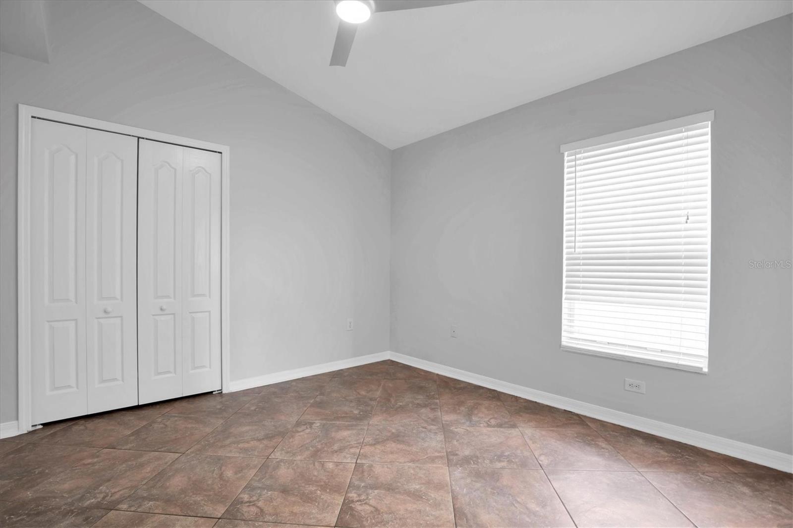 LAKESIDE TR B - Residential Lease