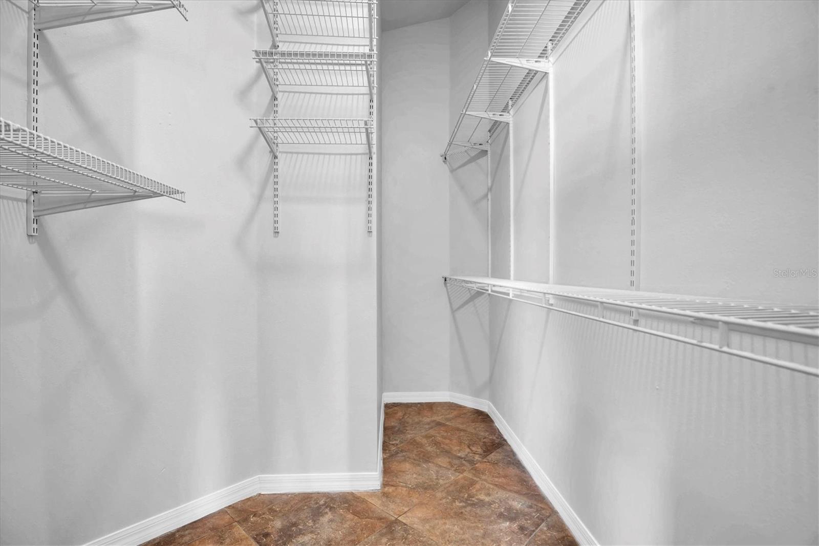 LAKESIDE TR B - Residential Lease