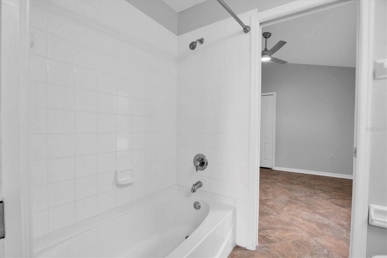 LAKESIDE TR B - Residential Lease