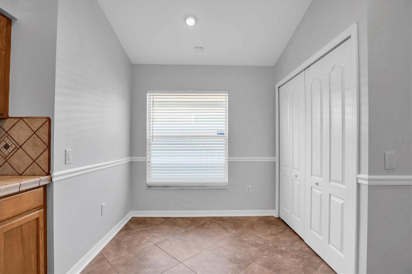 LAKESIDE TR B - Residential Lease