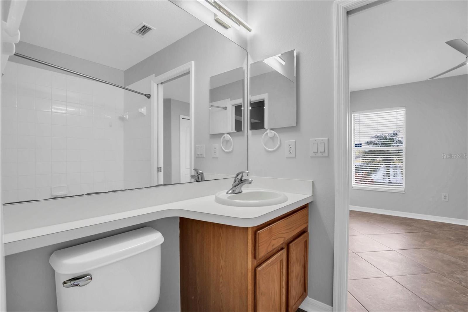 LAKESIDE TR B - Residential Lease