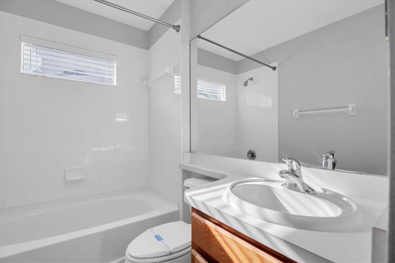 LAKESIDE TR B - Residential Lease