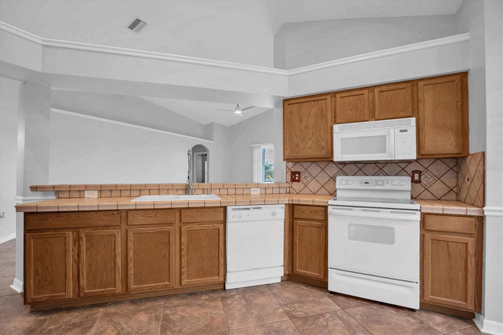 LAKESIDE TR B - Residential Lease