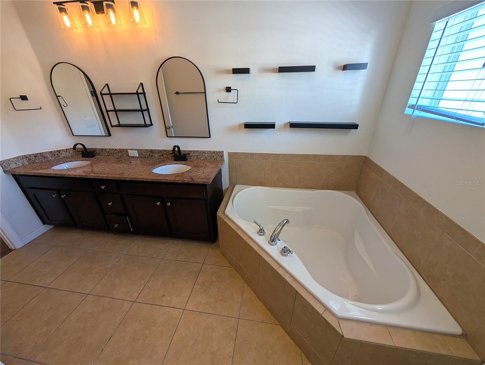 EVERETTE AVE TWNHMS - Residential Lease