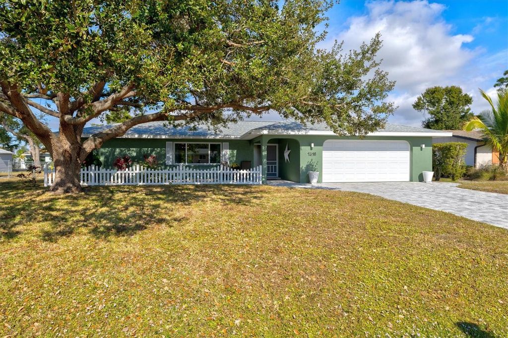 Photo of 1316 Fir Avenue, Venice, FL 34285 (MLS # N6141702)