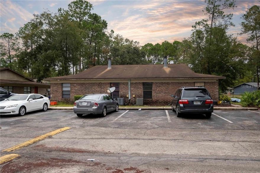 2beds 1 bath per unit.