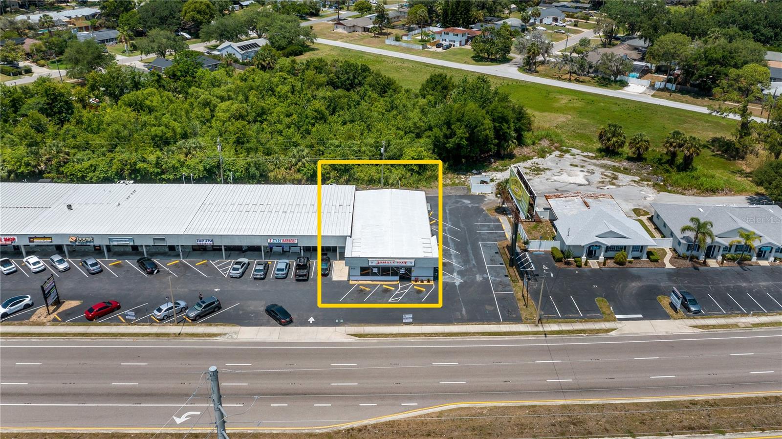 TAVARES LAKEWOOD PARK - Commercial Lease