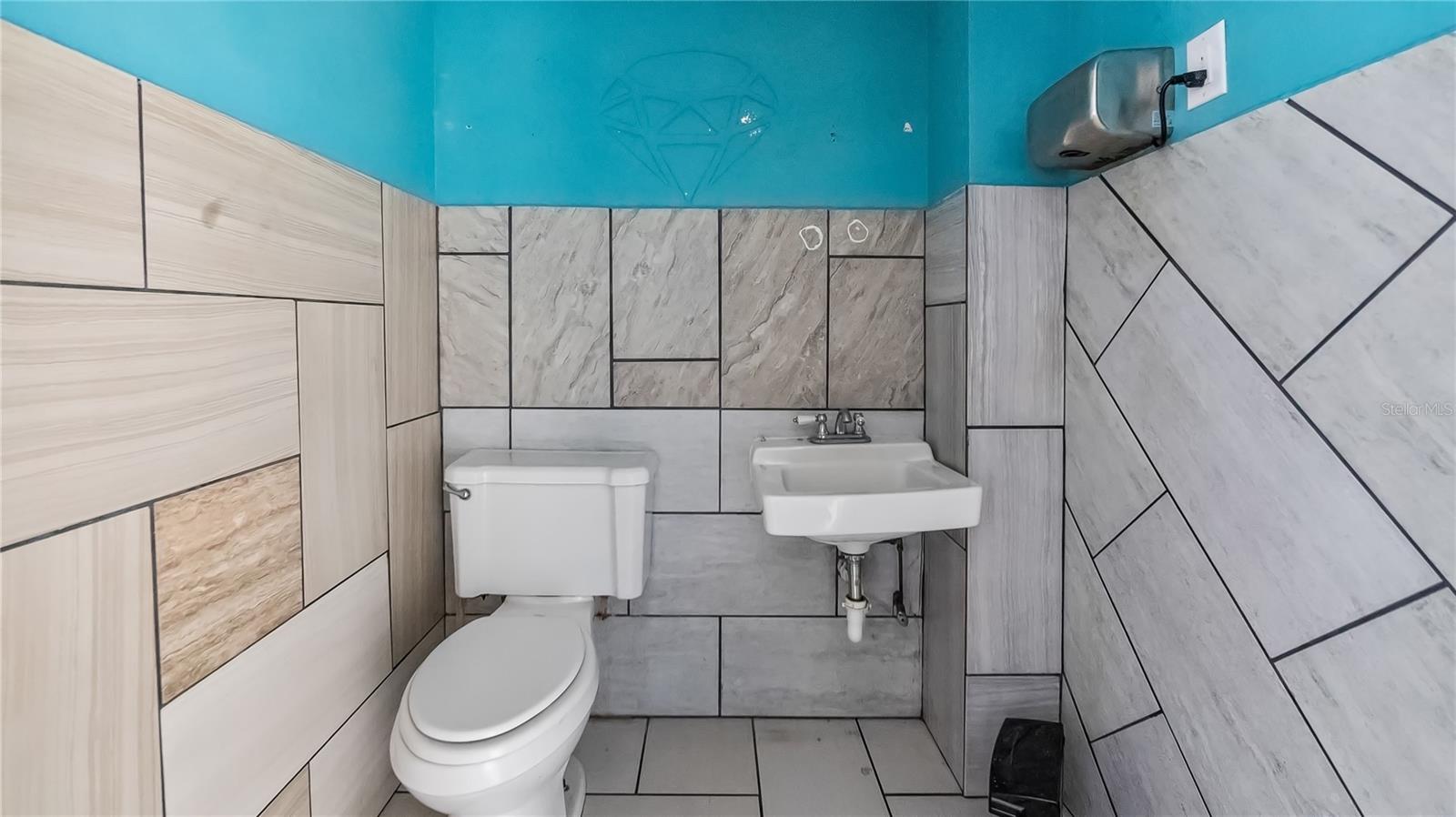 TAVARES LAKEWOOD PARK - Commercial Lease