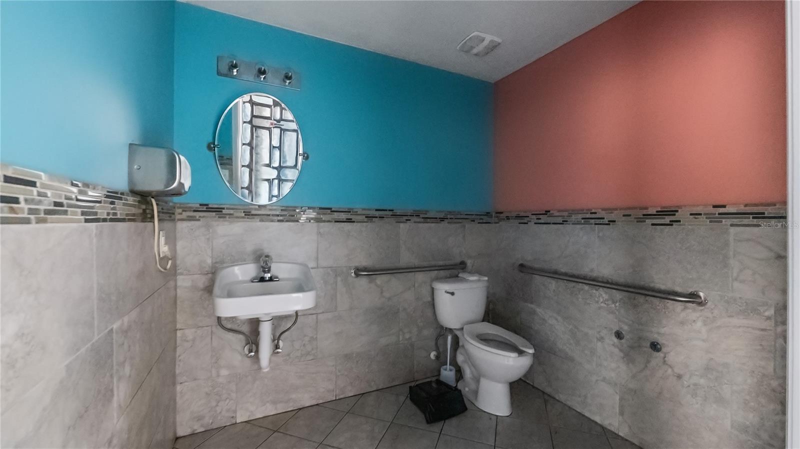 TAVARES LAKEWOOD PARK - Commercial Lease