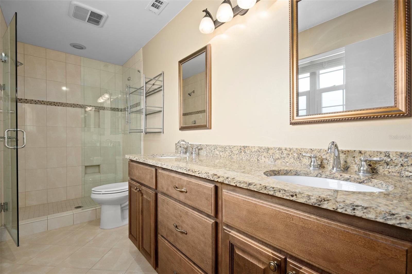 FOREST HILLS UN 2 - Residential