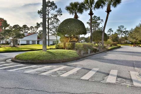 A home in PLANT CITY