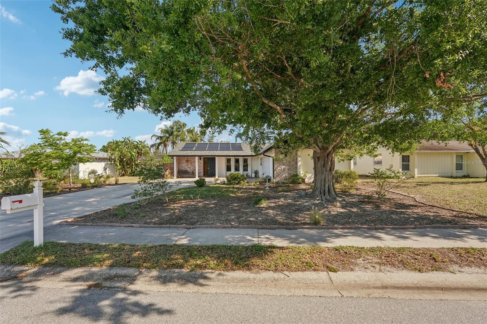 5728 WHISTLEWOOD CIRCLE
