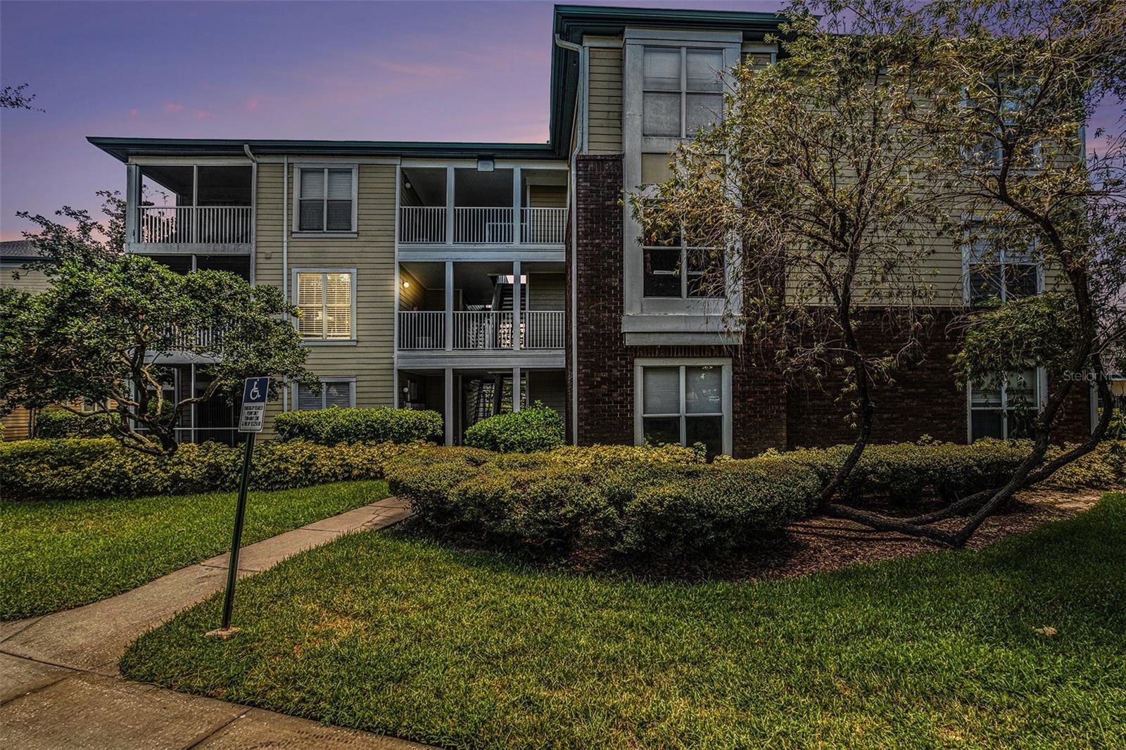 THE LANDINGS OF TAMPA A CONDOM - Residential