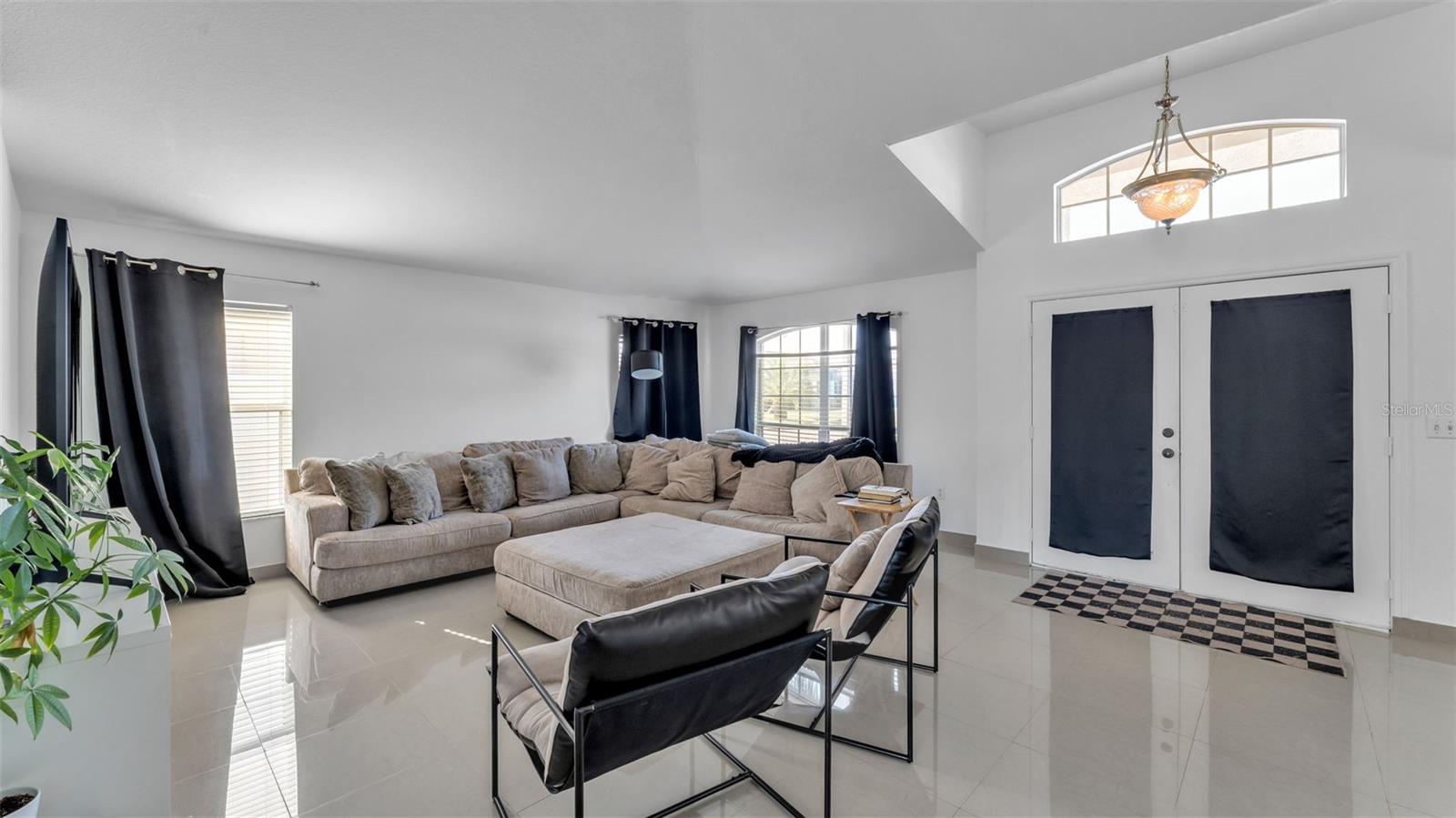 SAVANNA POINTE - Residential