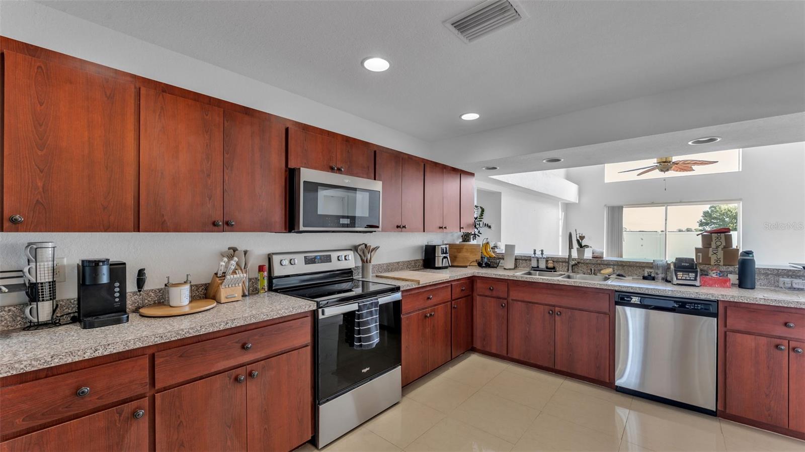 SAVANNA POINTE - Residential