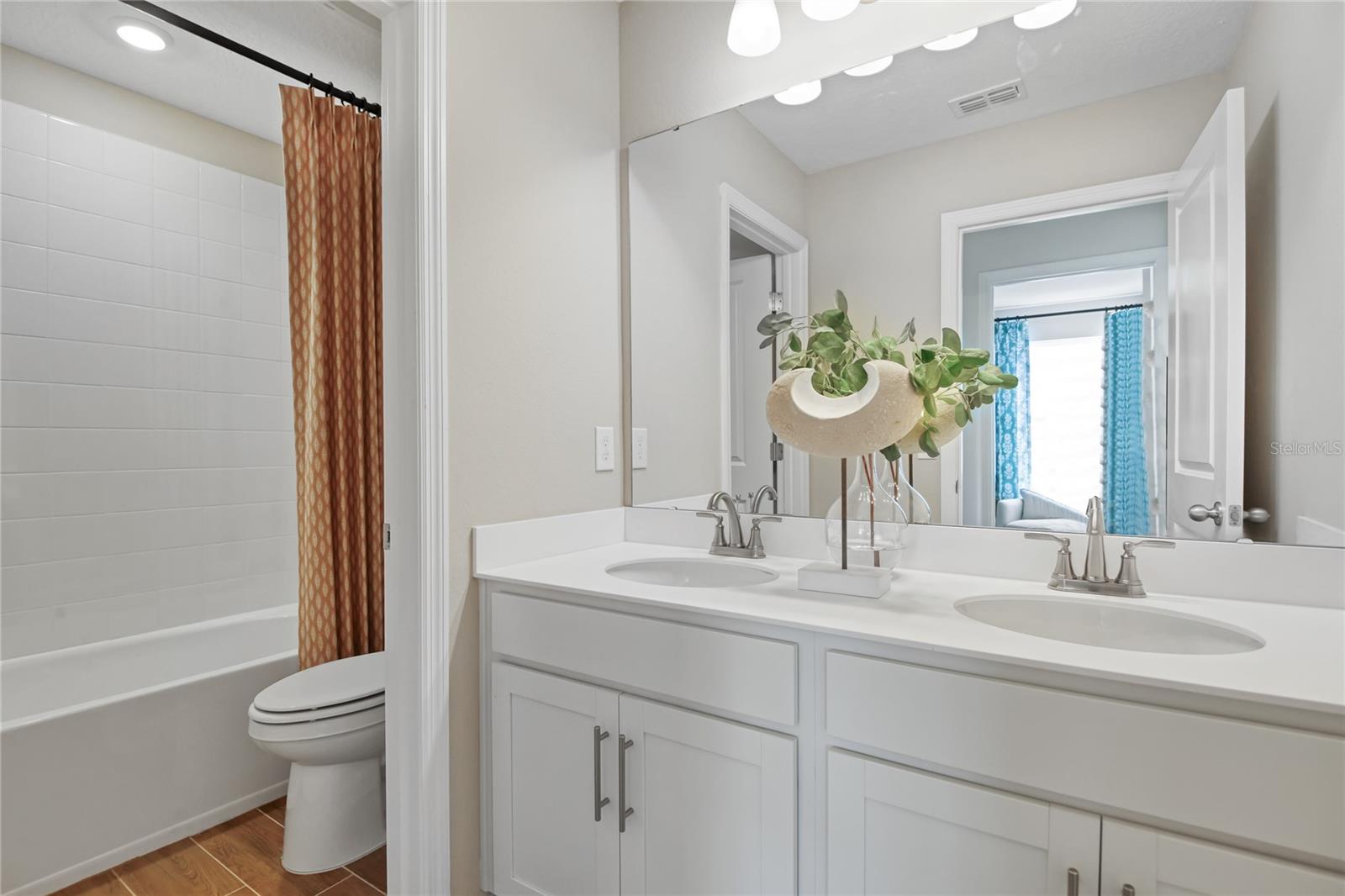 SEASONS AT MAGNOLIA POINTE - Residential