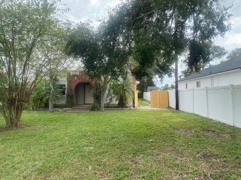 A home in LAKELAND