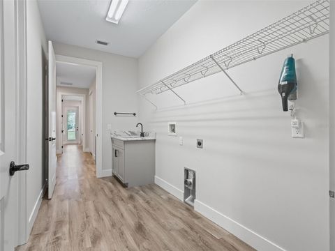 Tiny photo for 562 Dowling Circle, Lady Lake, FL 32159 (MLS # G5104366)