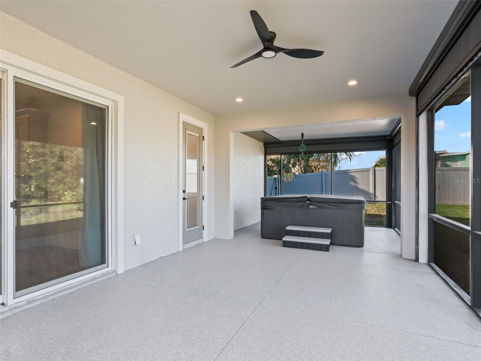 LADY LAKE LAKES PH 02 LT 01 BLK A - Residential