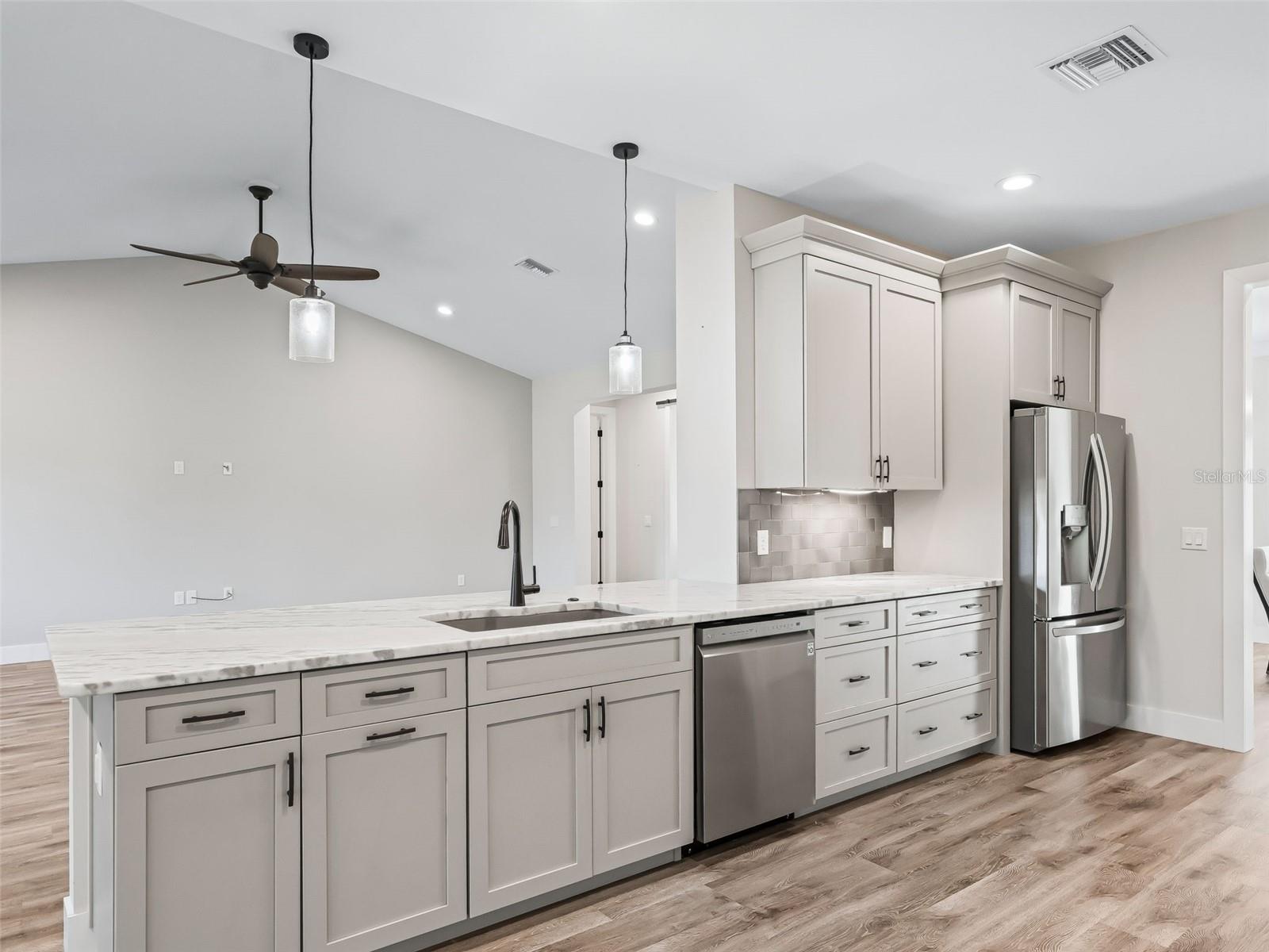 LADY LAKE LAKES PH 02 LT 01 BLK A - Residential