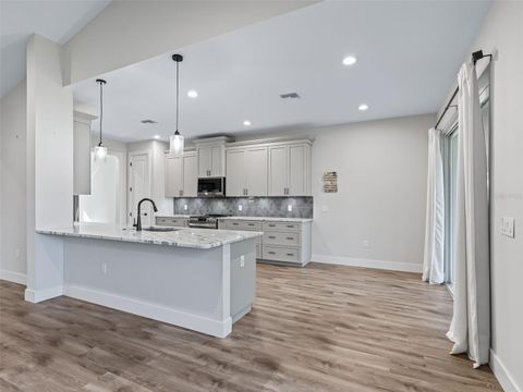 Tiny photo for 562 Dowling Circle, Lady Lake, FL 32159 (MLS # G5104366)